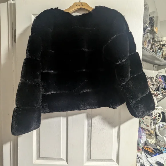Papaya Luxurious Black Faux Fur Jacket - Picture 3 of 9